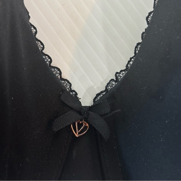 Victoria's Secret Bra Body By Victoria Lined Perfect Coverage Black 40DD - Picture 10 of 10